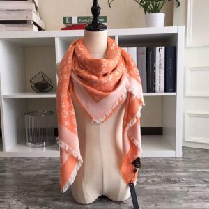 EN - Luxury LUV Scarf 025