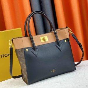 LOUIS VUITTON On My Side MM